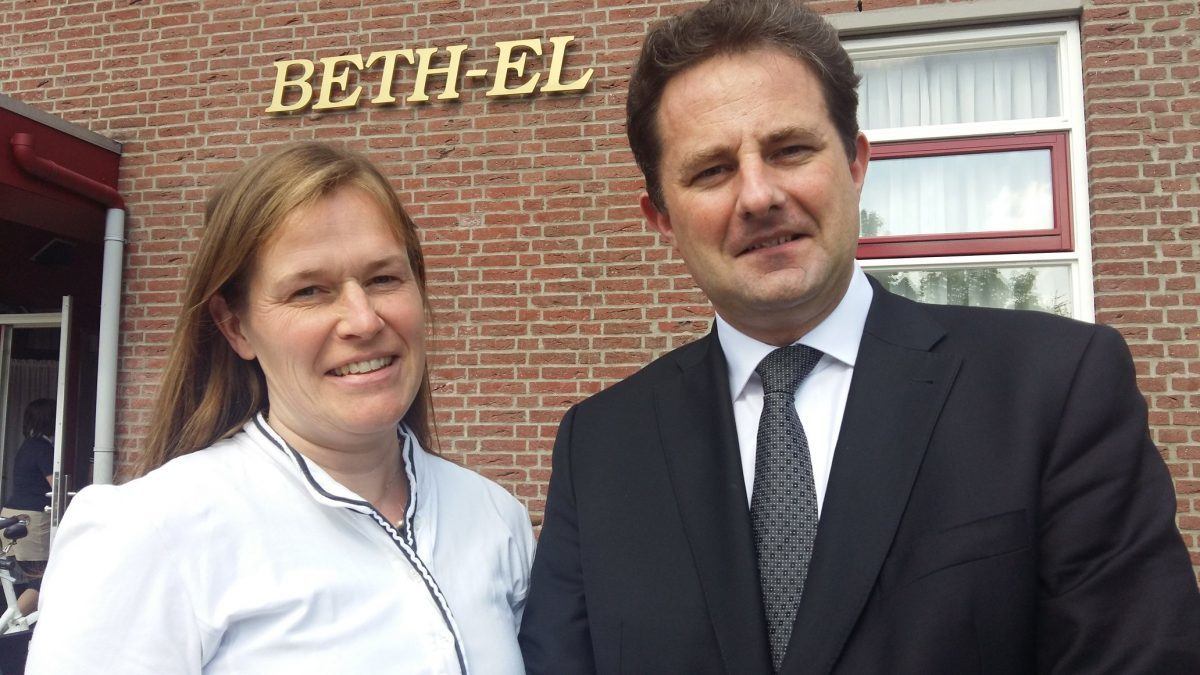 Ds De Boer Oud Ger Gem Dominee-echtpaar maakt kennis met Beth-El gemeente - Sliedrecht24