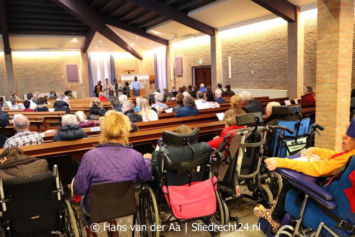 Hoeveel Mensen Kerkdienst Speciale kerkdienst in Maranathakerk voor mensen met beperking
