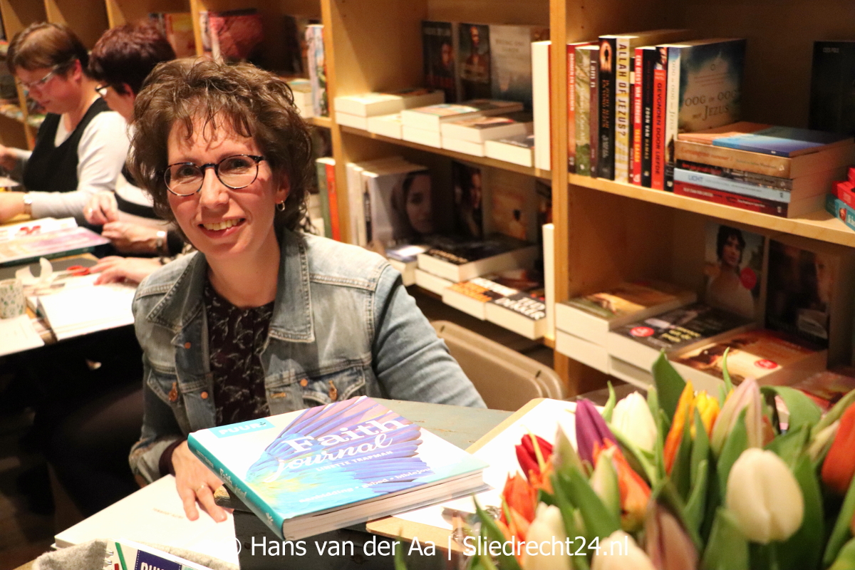 Trapman presenteert boek ‘Faith Journal’ - Sliedrecht24