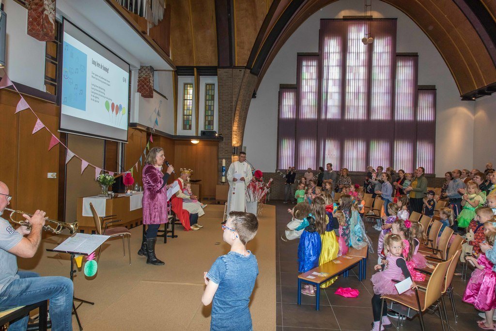 Mini-kerkdienst met verklede peuters en kleuters - Sliedrecht24