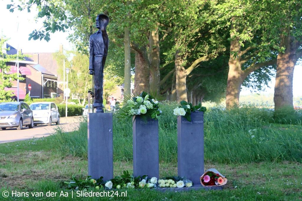 Adoptieoverdracht van monument voor Merwedegijzelaars