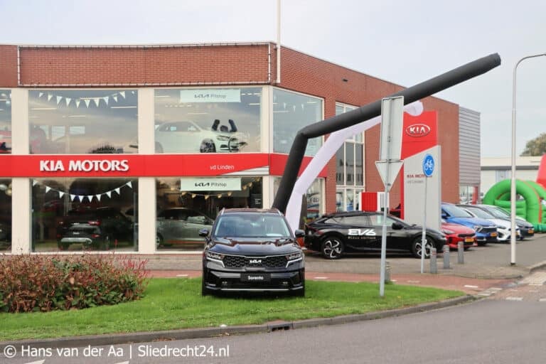 Autoservice Van der Linden '30 Jaar KIA dealer'; feest komend weekend