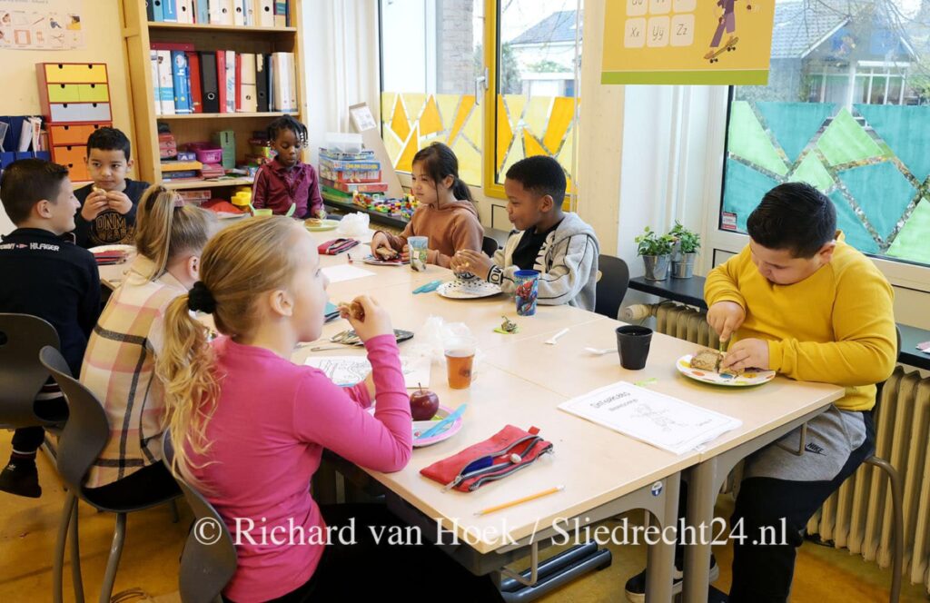 Leerlingen genieten van Nationaal Schoolontbijt - Sliedrecht24