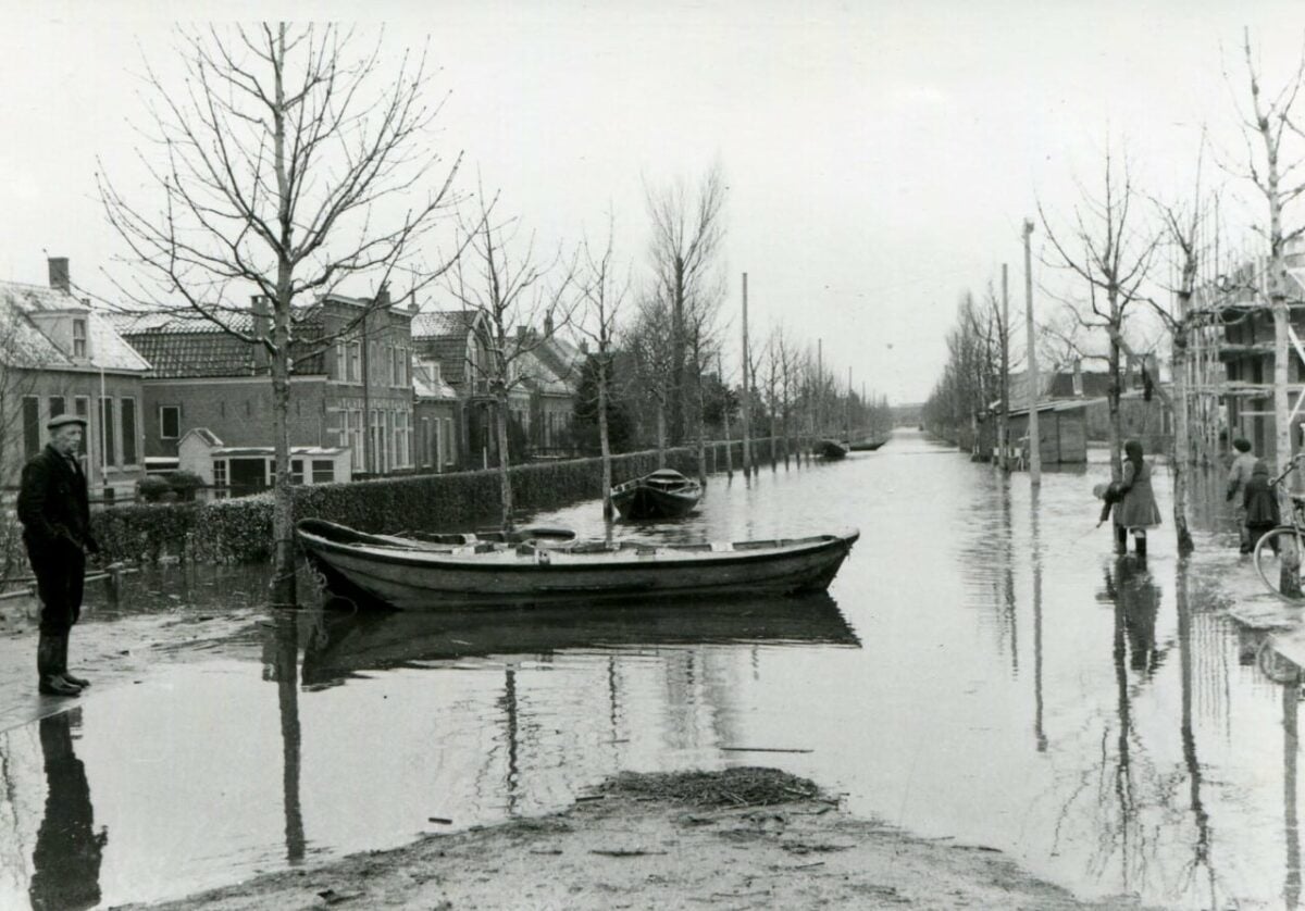 Boeiende lezing met beelden over waterveiligheid van Alblasserwaard