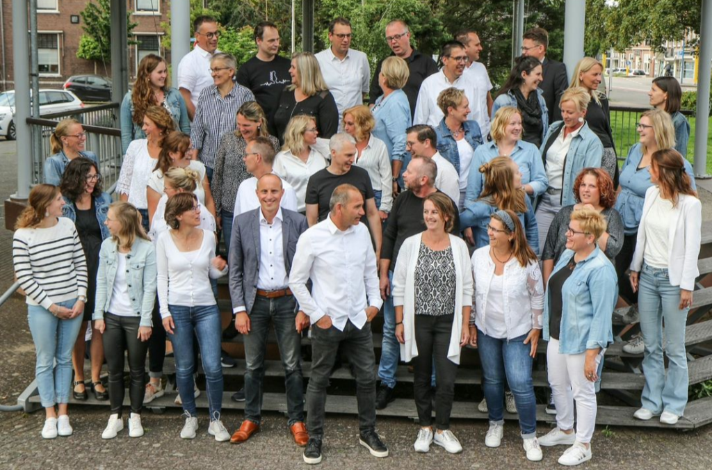 Hoeveel Mensen Bij Kerkdienst Shine bij aangepaste kerkdienst voor mensen met beperking - Sliedrecht24