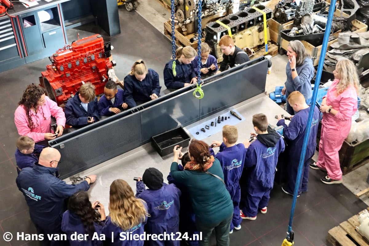 Leerlingen bezoeken tijdens Techniekroute bedrijven