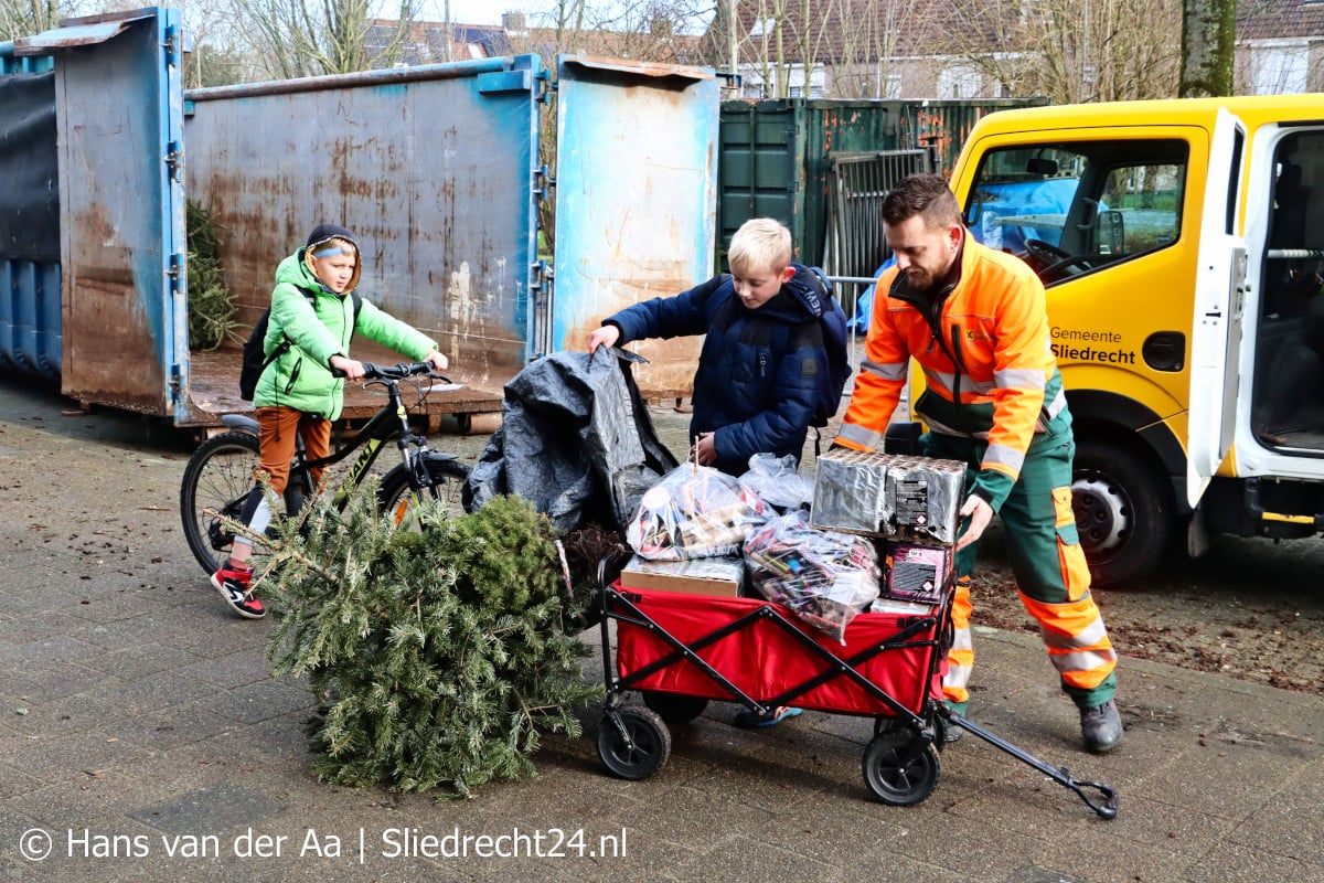 Woensdagmorgen valt besluit over wel of niet inzamelen vuurwerk en kerstbomen