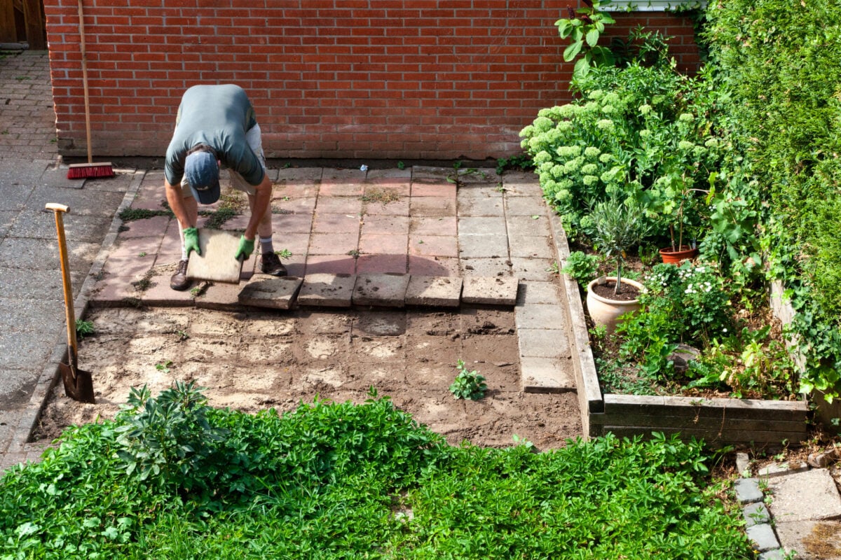 Inwoners krijgen bloembollen voor ingeleverde tegels