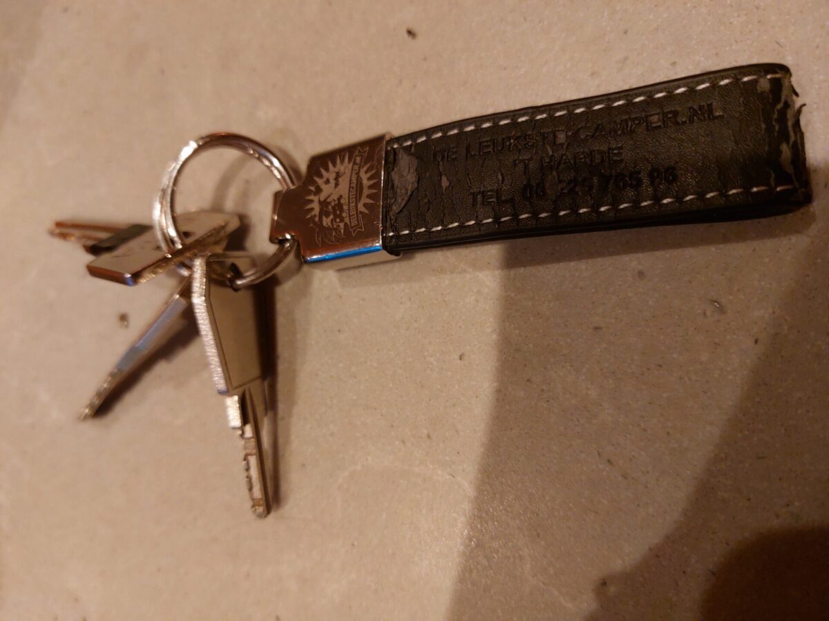sleutelbos-met-hanger-gevonden-wie-is-deze-verloren-sliedrecht24