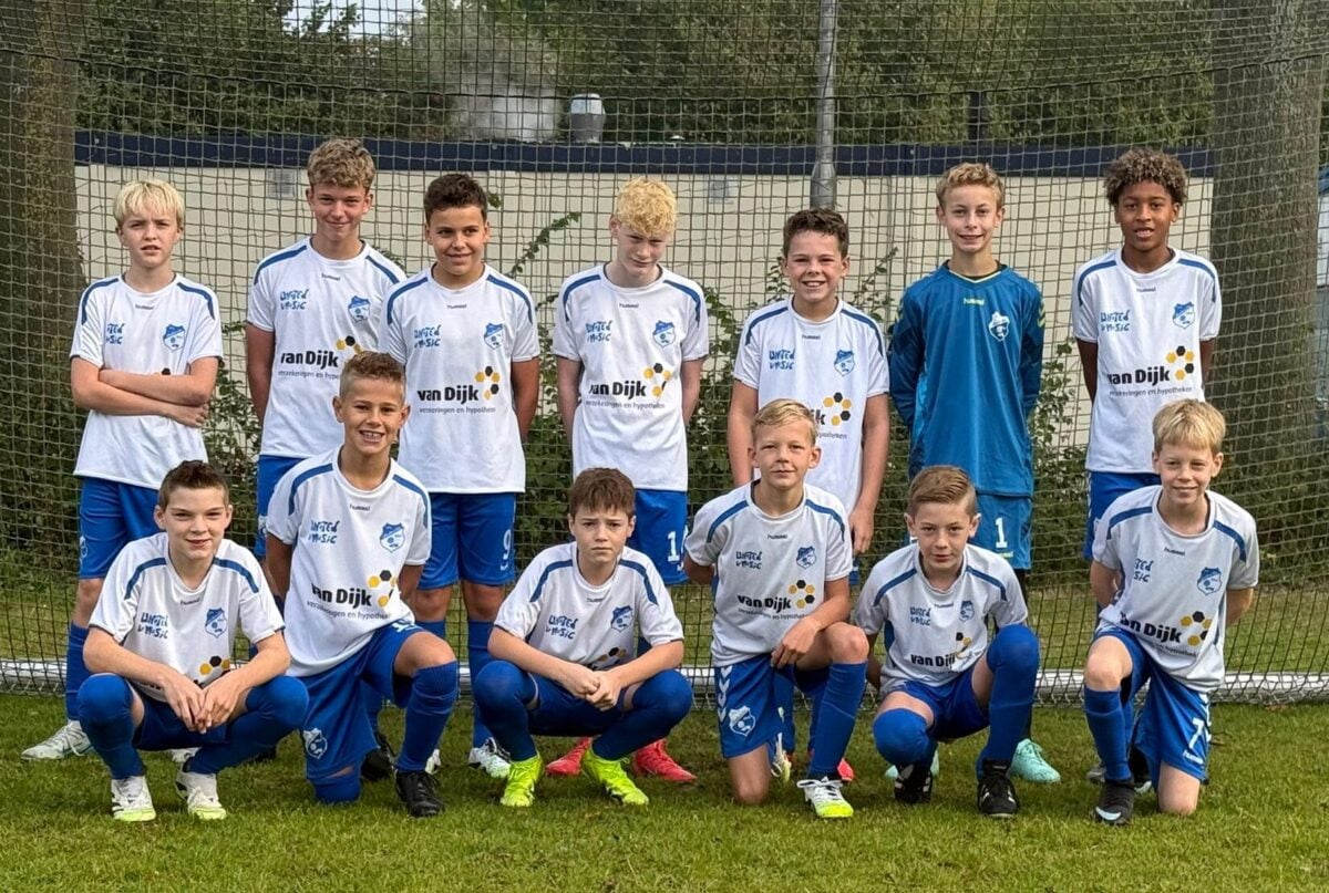 Elftal JO13-2 v.v. Sliedrecht mag zich kampioen noemen