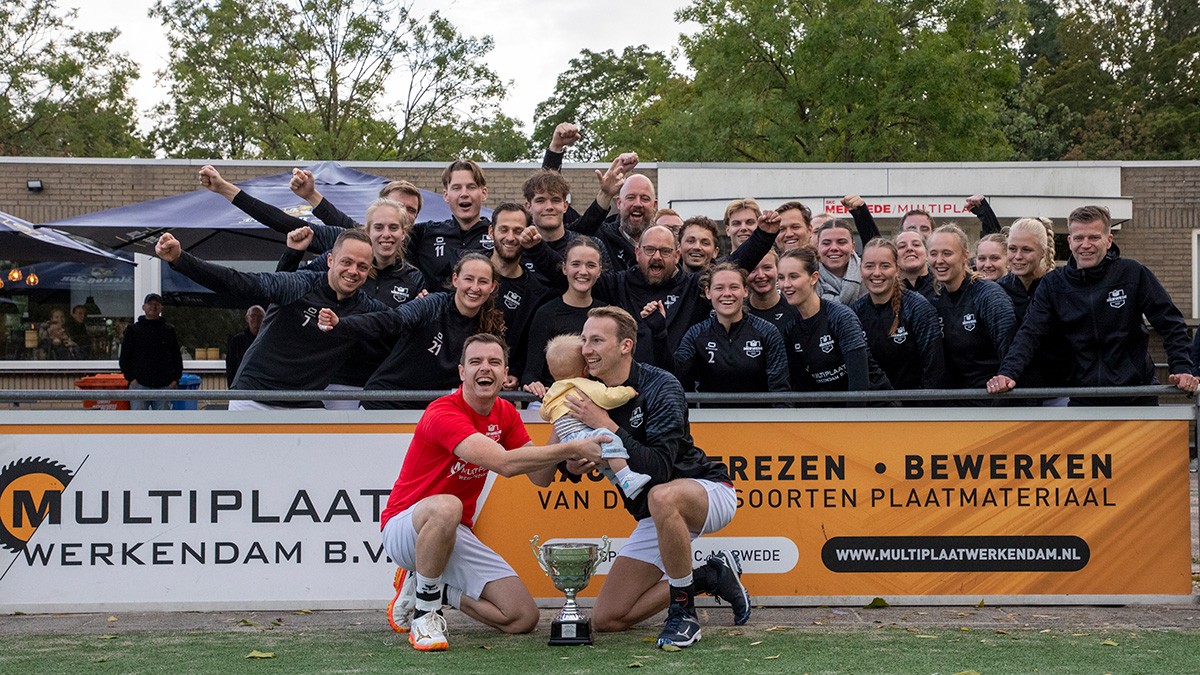 Kampioenen in storm; verdiende titel Merwede/Multiplaat na zege op ACKC