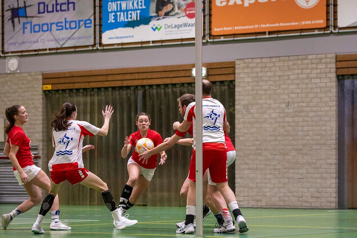 Merwede/Multiplaat wint nipt van IJsselvogels; publiek door dolle heen