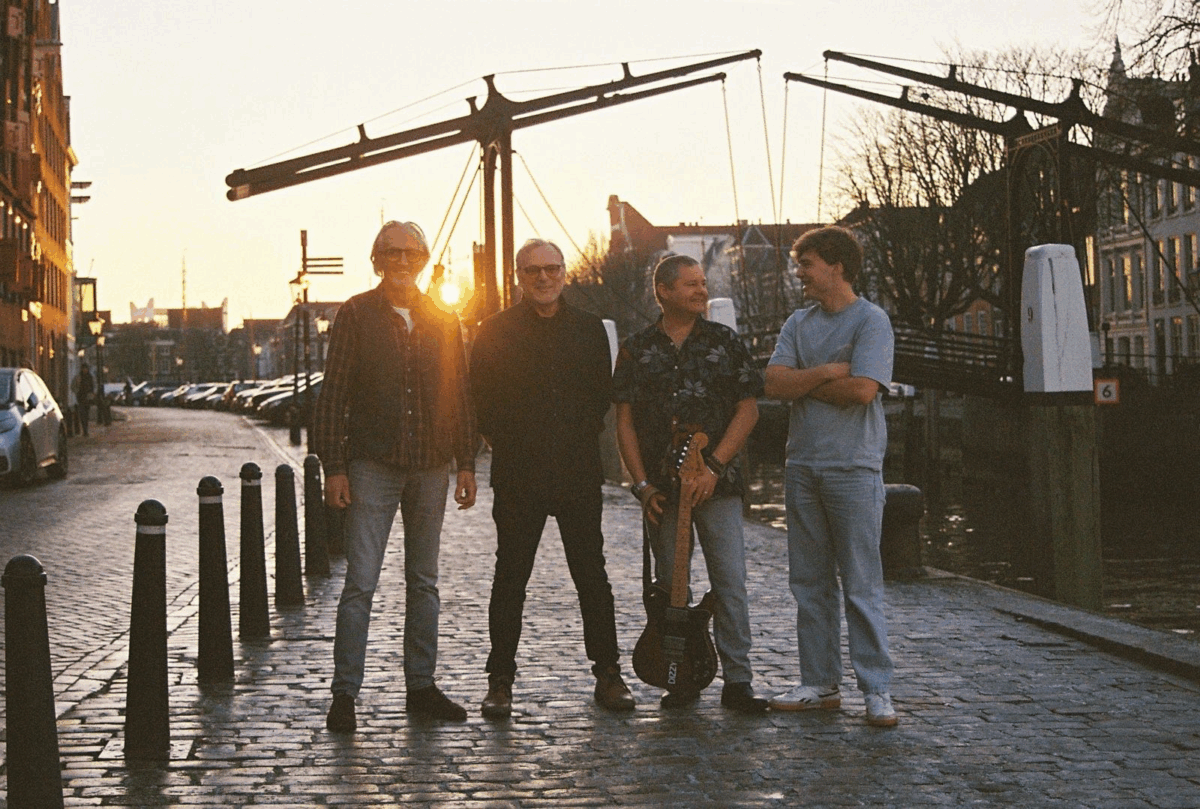 Bluesband Tornadow op bühne in café Korevaar