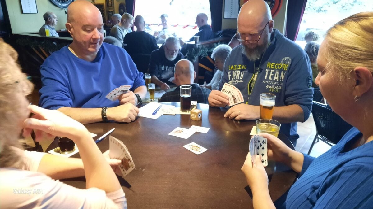 Acht volle tafels bij oudejaarsklaverjassen