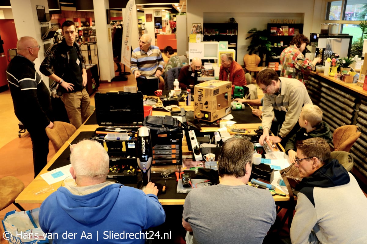 Vrijwillige reparateurs Repair Café herstellen zaterdag jouw spullen