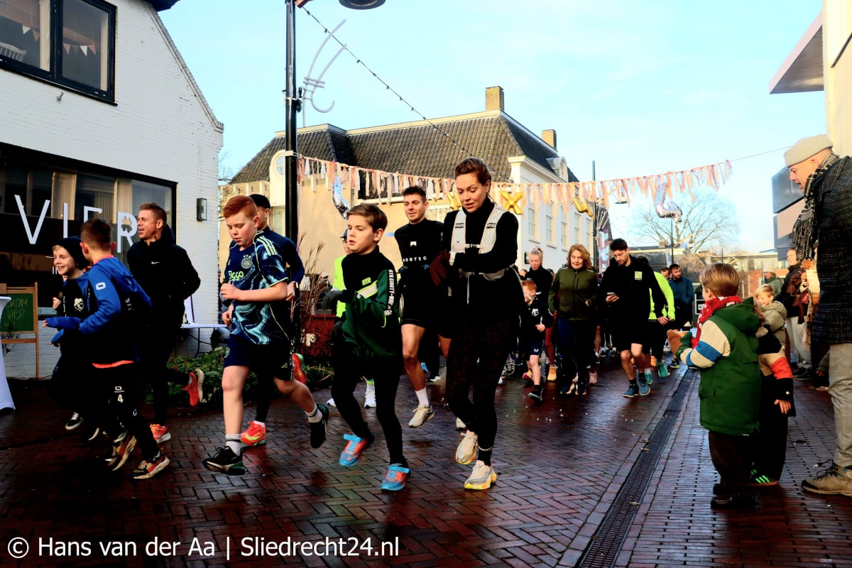 Vier x 4 Oliebollen Fun Run van start; nieuwe traditie geboren?