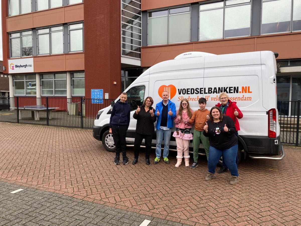 Bleyburgh VSO zamelt meer producten dan vorig jaar in voor voedselbank