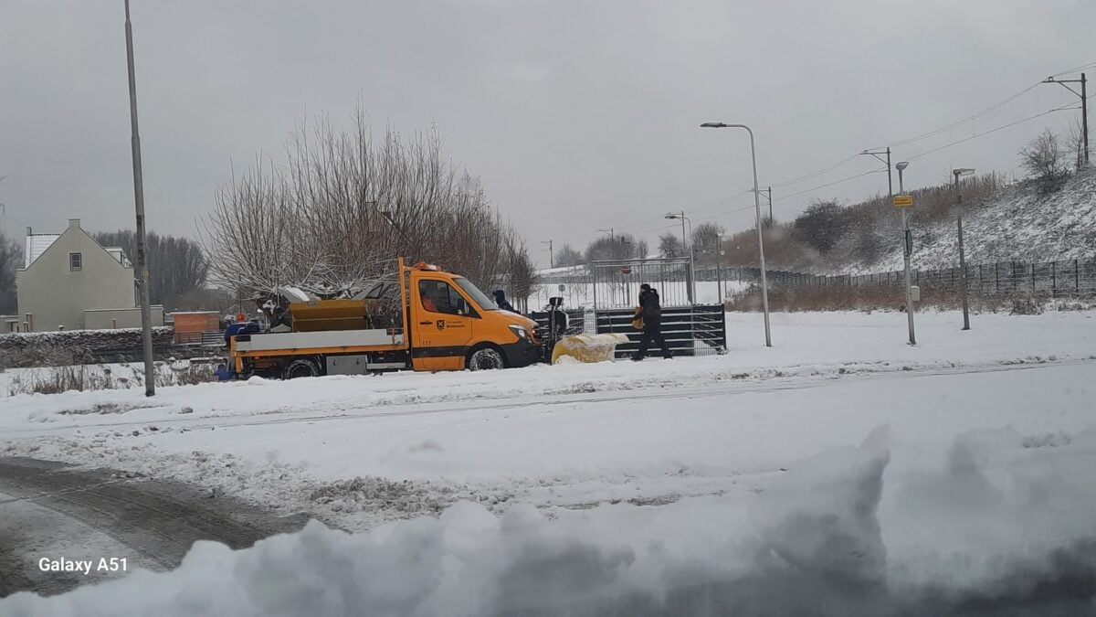 Buitendienst gemeente zet alles op alles om wegen en paden schoon te houden