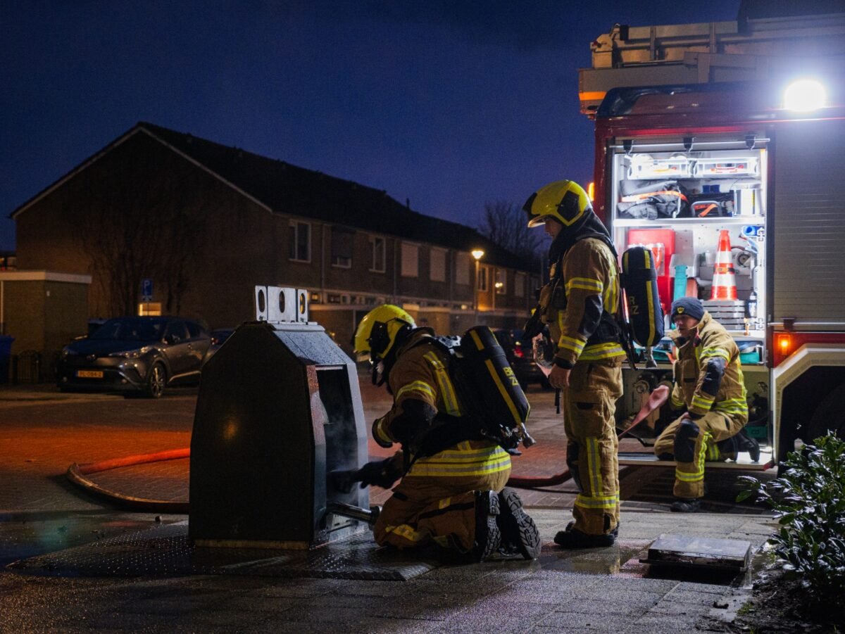 Brandweer dooft voor zoveelste keer vuur in ondergrondse afvalcontainer