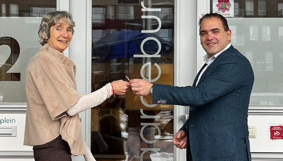 Sleutel voor gebouw van buren betekent uitbreiding ruimte Het Bonkelaarhuis