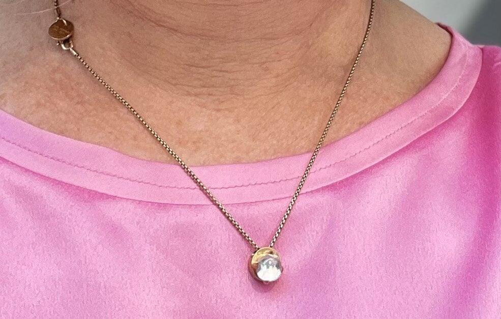 Vrouw verliest dierbare gouden ketting