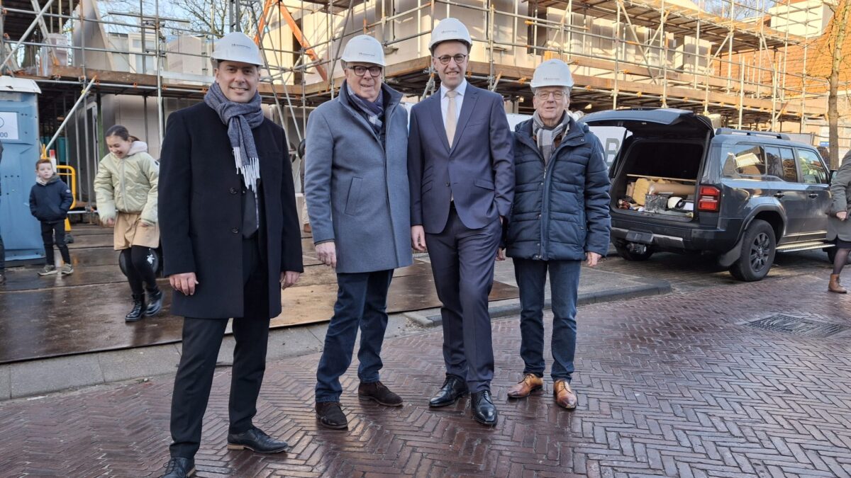 Eerste steen gelegd voor nieuwe woningen predikanten