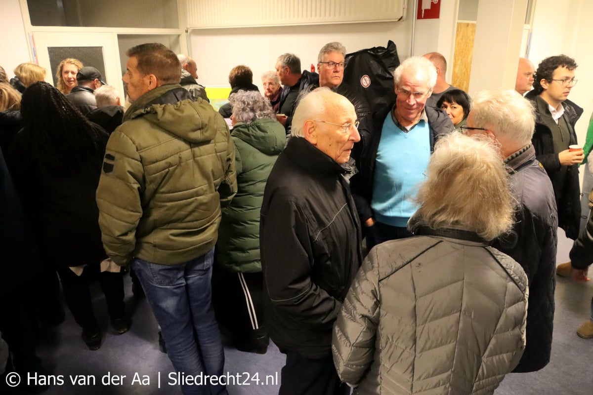 Inloop Maaslaan slecht geregeld, erg druk en ervaren als aanfluiting