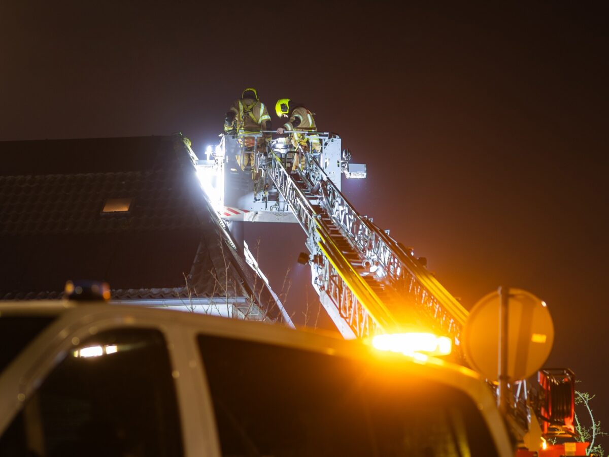 Brandweer naar schoorsteenbrand bij woning aan Hoepel