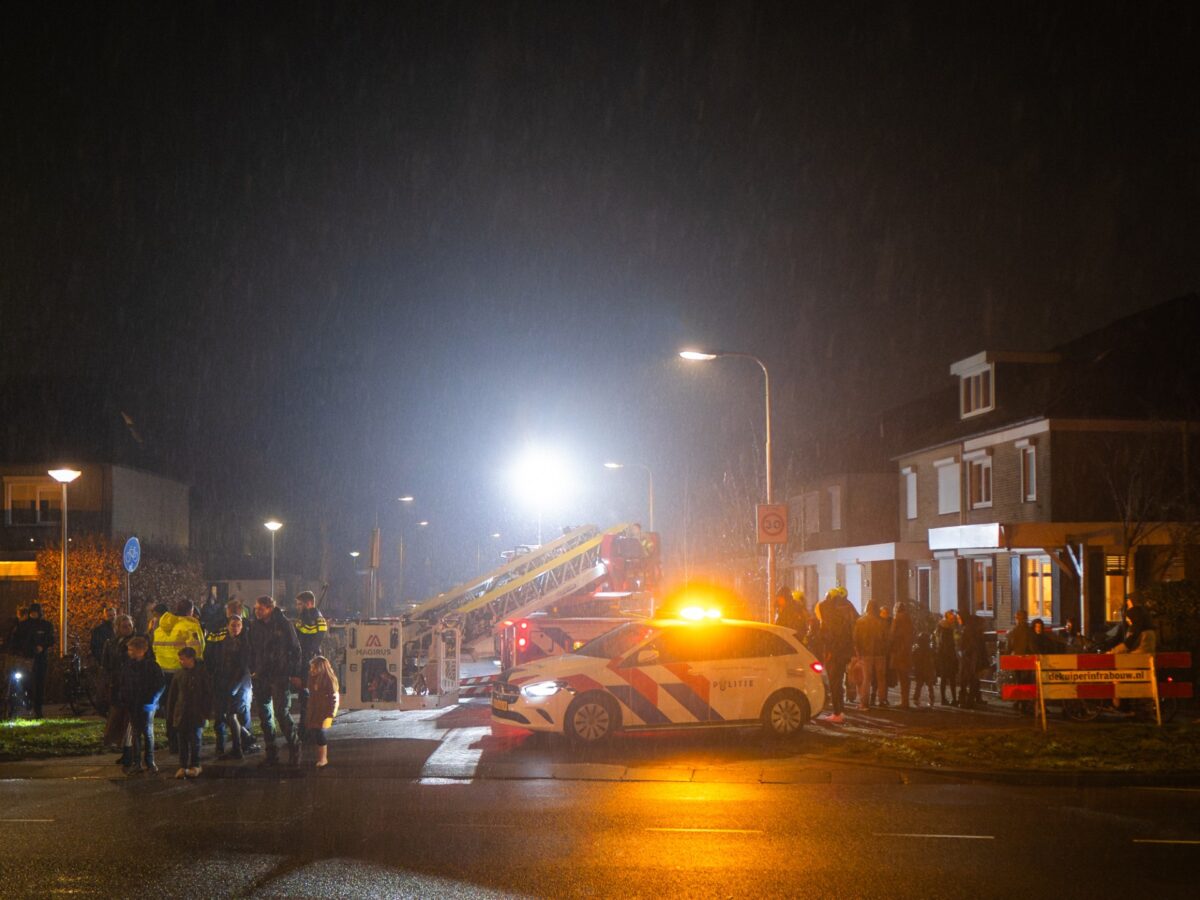 Brandweer naar schoorsteenbrand bij woning aan Hoepel