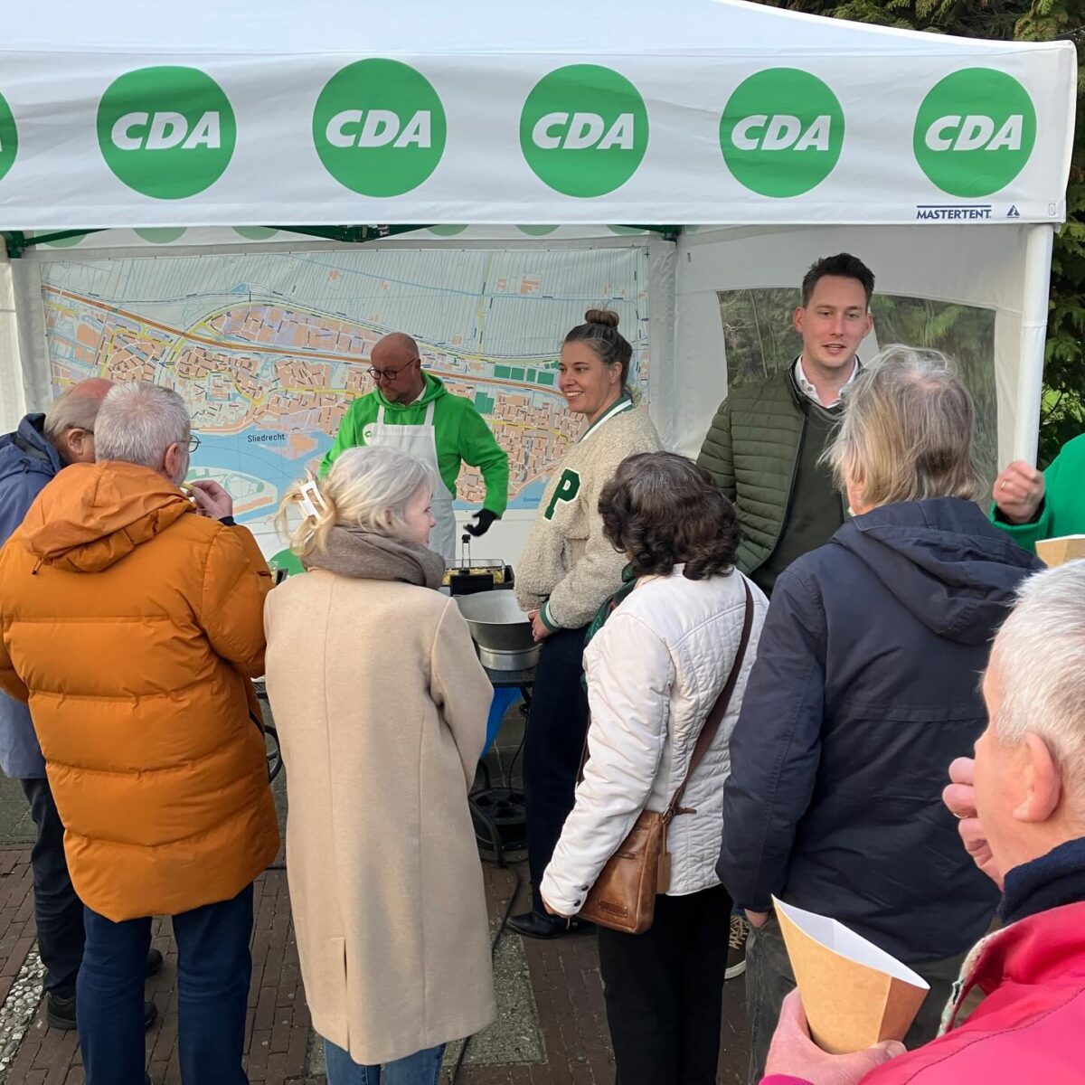 CDA Sliedrecht gaat gesprek aan tijdens ‘Friet to Meet’