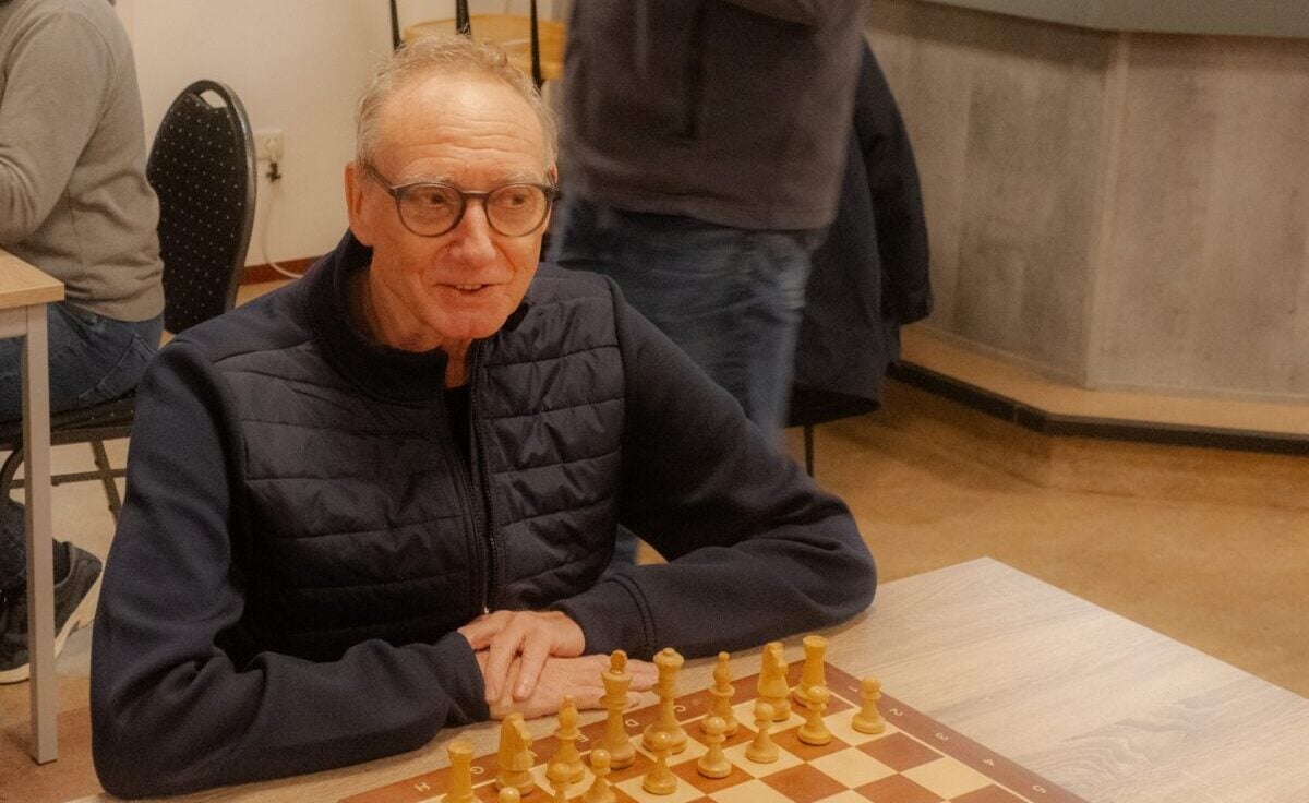 Schaker Van der Linde maakt met succes comeback