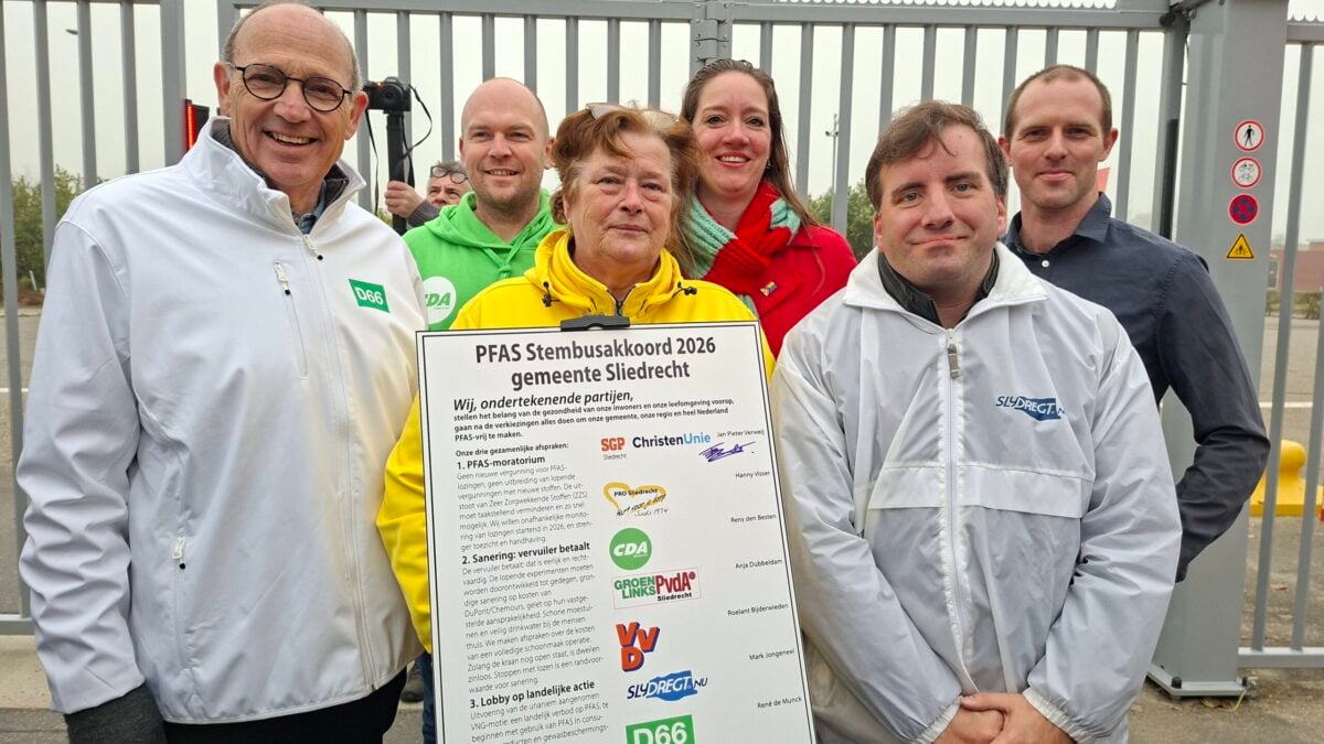 Lijsttrekkers ondertekenen PFAS Stembusakkoord; aantal politieke partijen afwezig