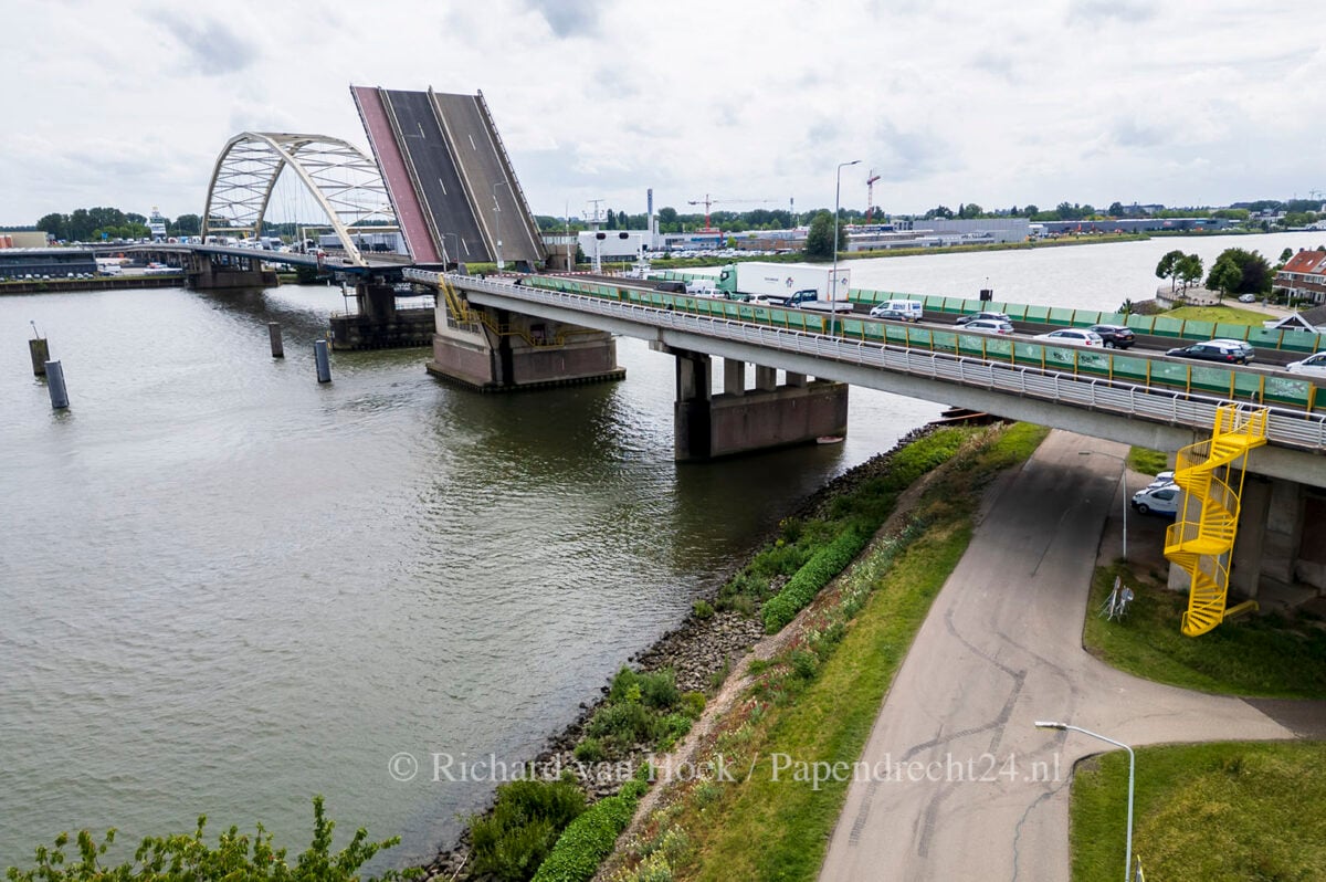 Rijkswaterstaat begint publiekscampagne rond renovatie Papendrechtse brug