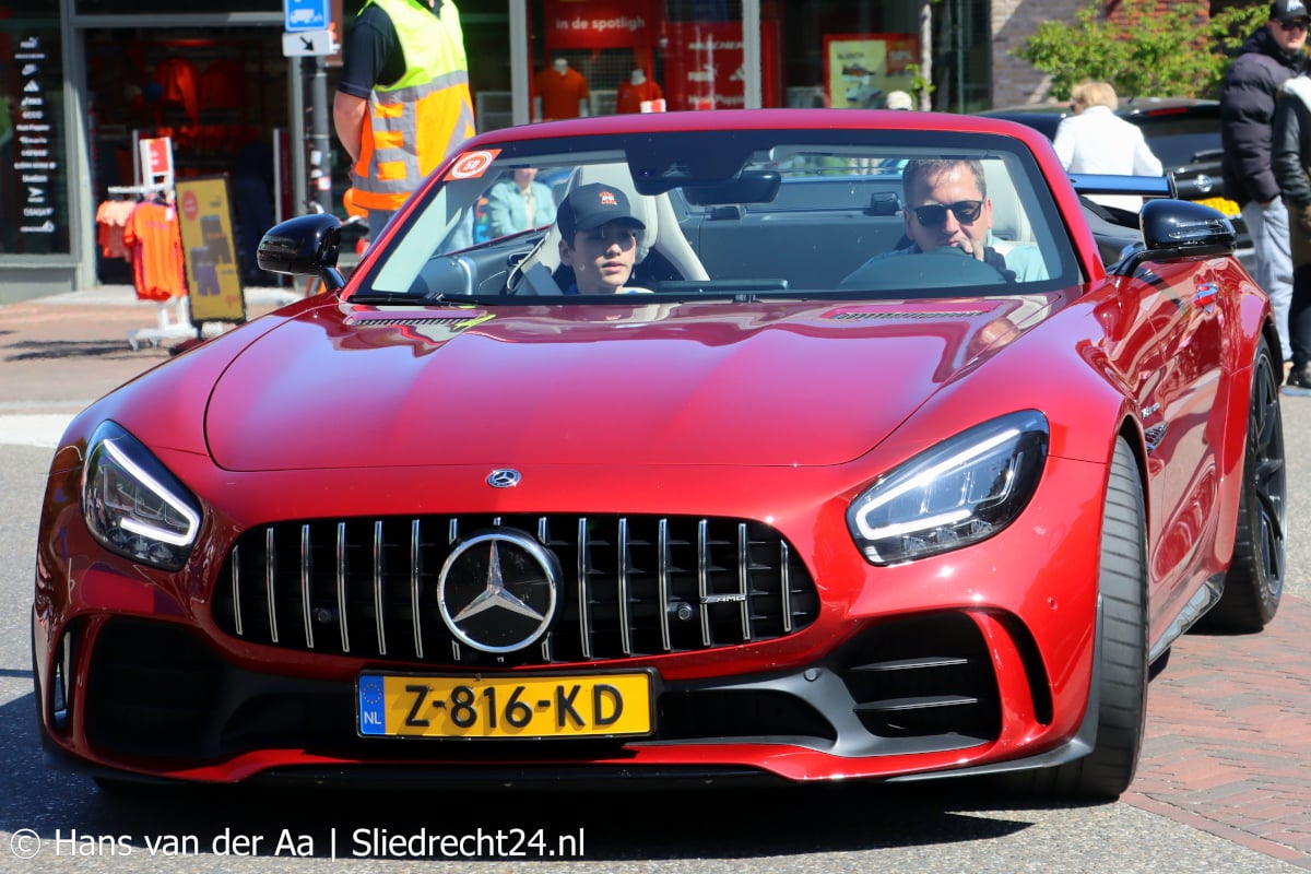 Zon- en PK-overgoten Kids and Cars passeert baggerdorp