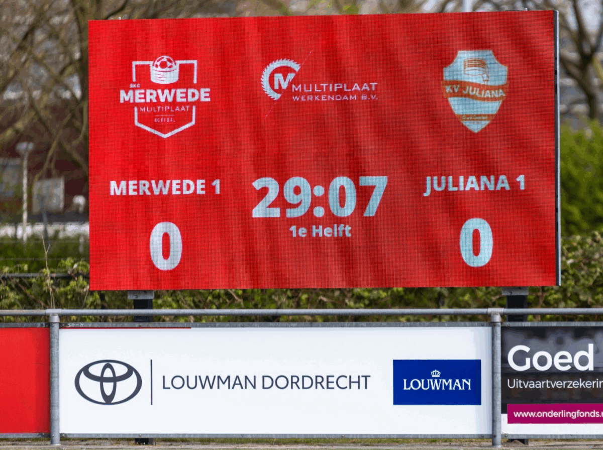 Nieuw, modern LED-scorebord bij SKC Merwede/Multiplaat