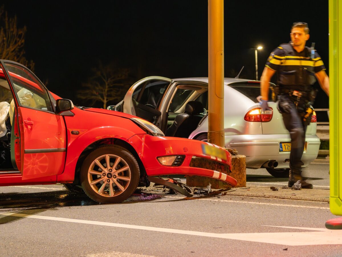 Vrouw krijgt ongeluk op viaduct over snelweg A15