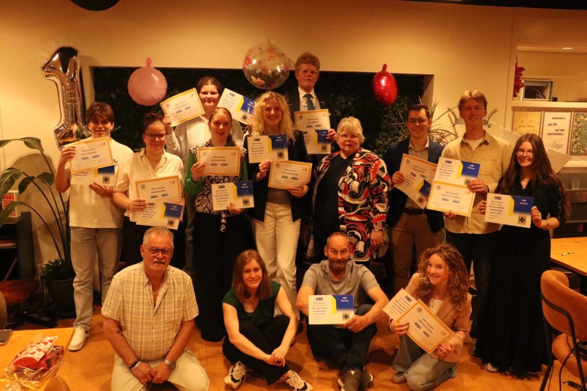 Veertien deelnemers krijgen via Maatschappelijke Diensttijd EHBO-diploma