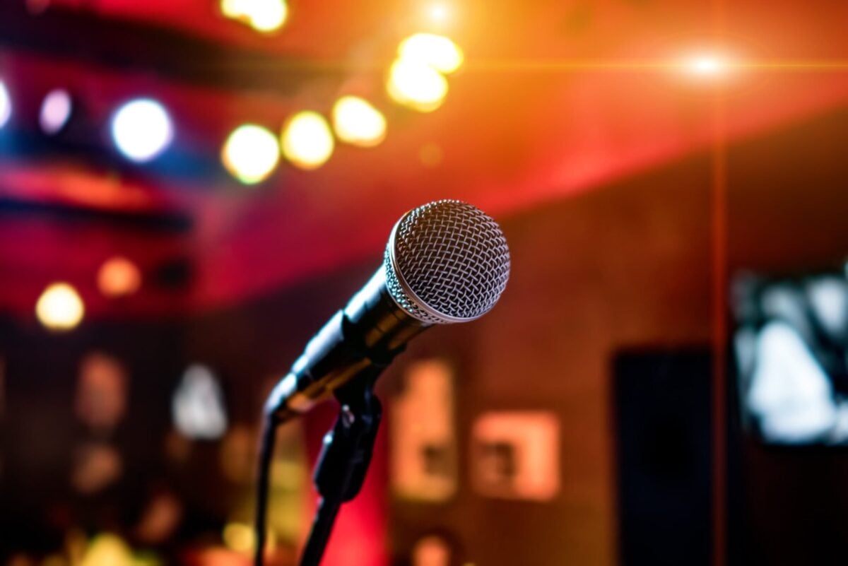 Karaokeavond wordt gezellige avond vol muziek, plezier en meezingers