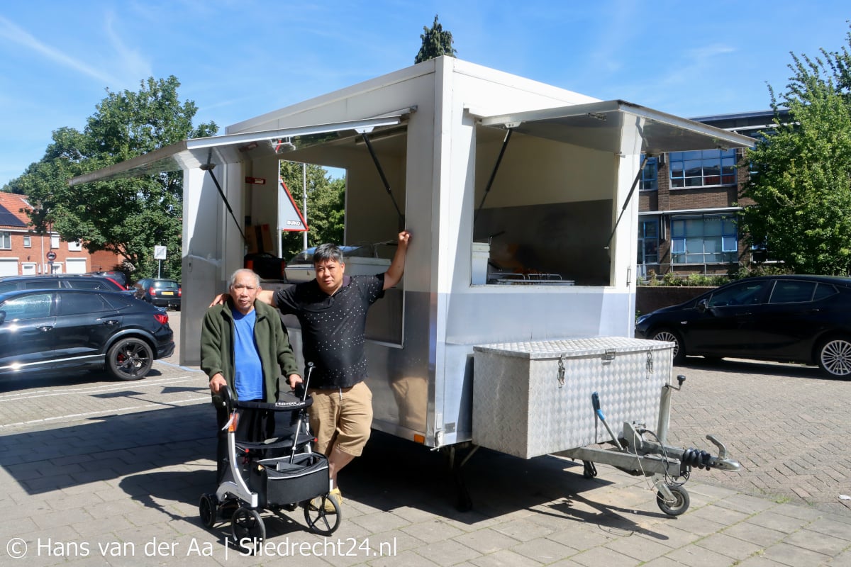 Gemeente houdt zich muisstil richting loempiaverkoper rond vergunning op naam