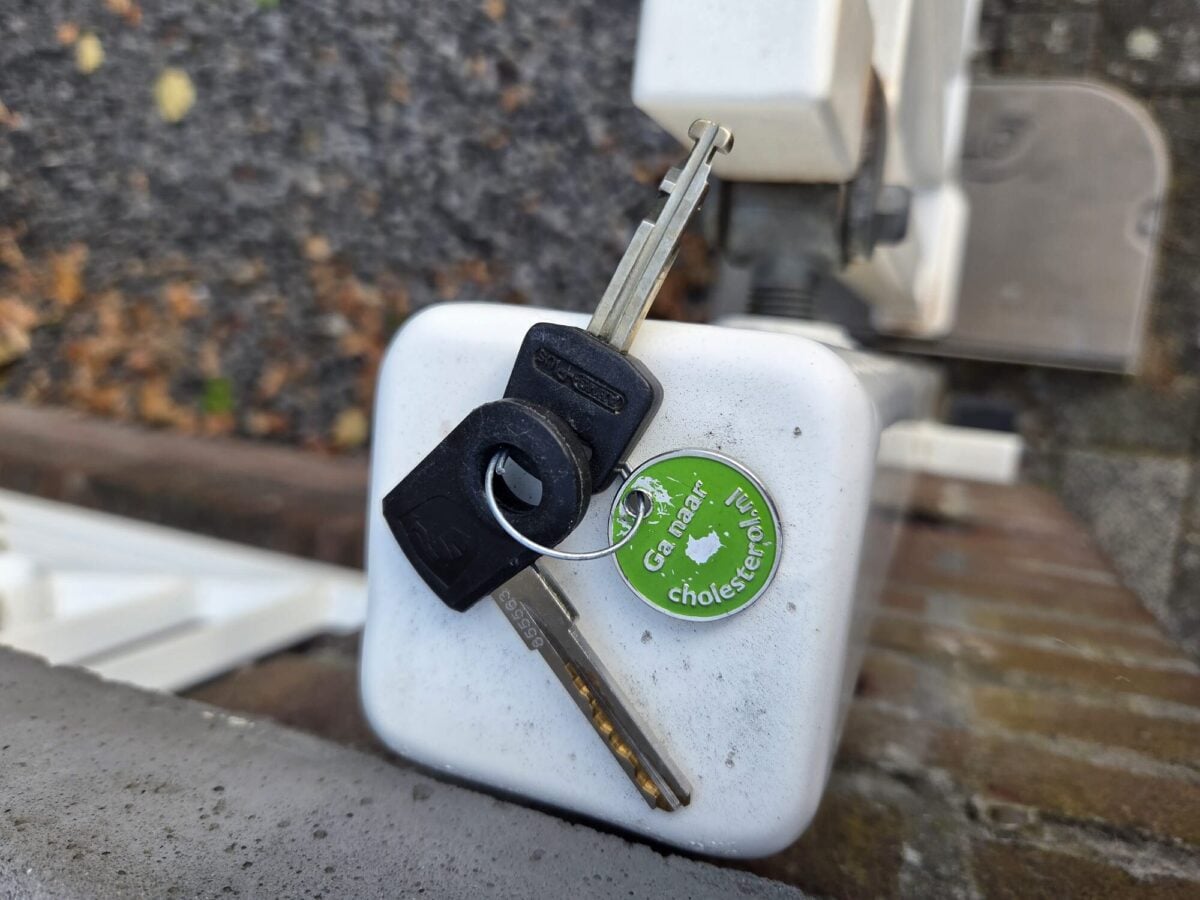 Sleutels met opvallende hanger gevonden