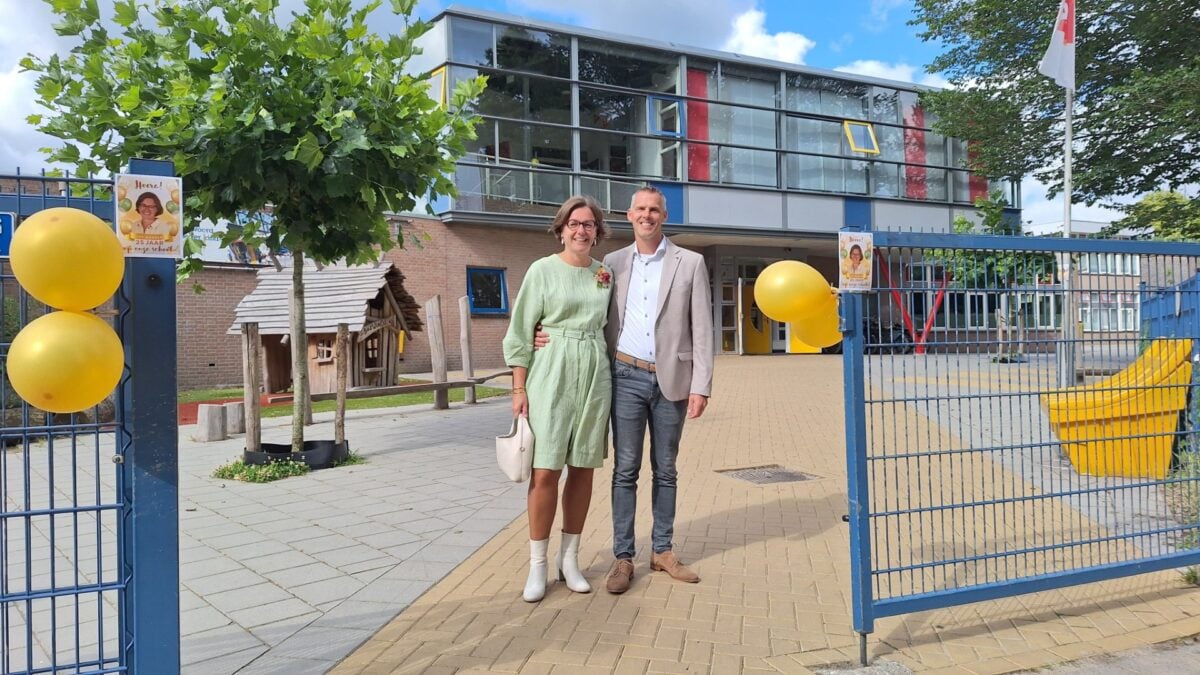 Dooren 25 jaar docent aan Johannes Calvijnschool