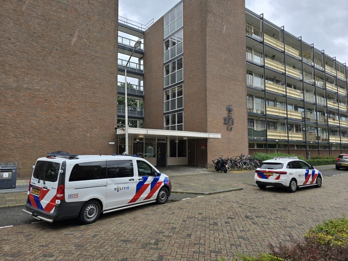 Politie gaat voor melding steekpartij naar Reigerlaan