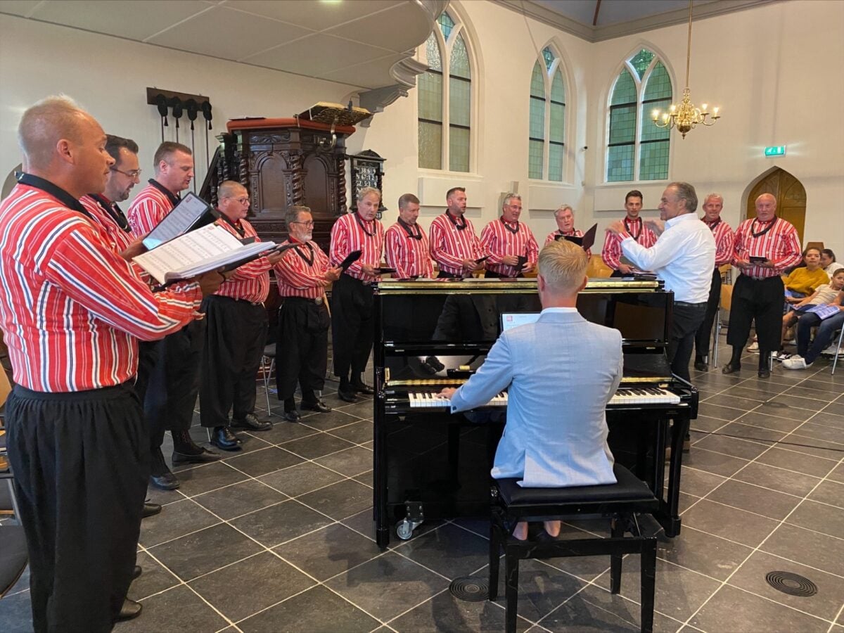 Zomerconcert Urker Mans Formatie in Grote Kerk