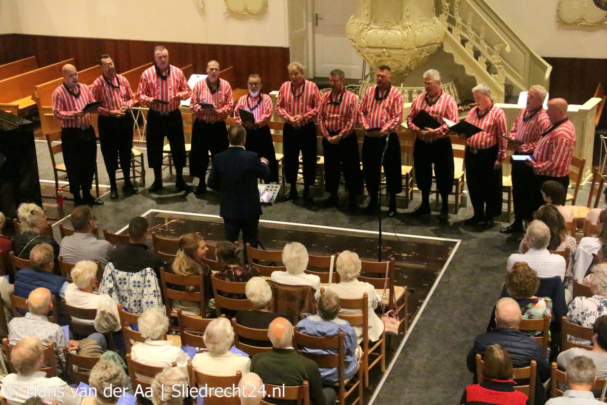 Laatste zomerconcert Urker MANS Formatie om in te lijsten