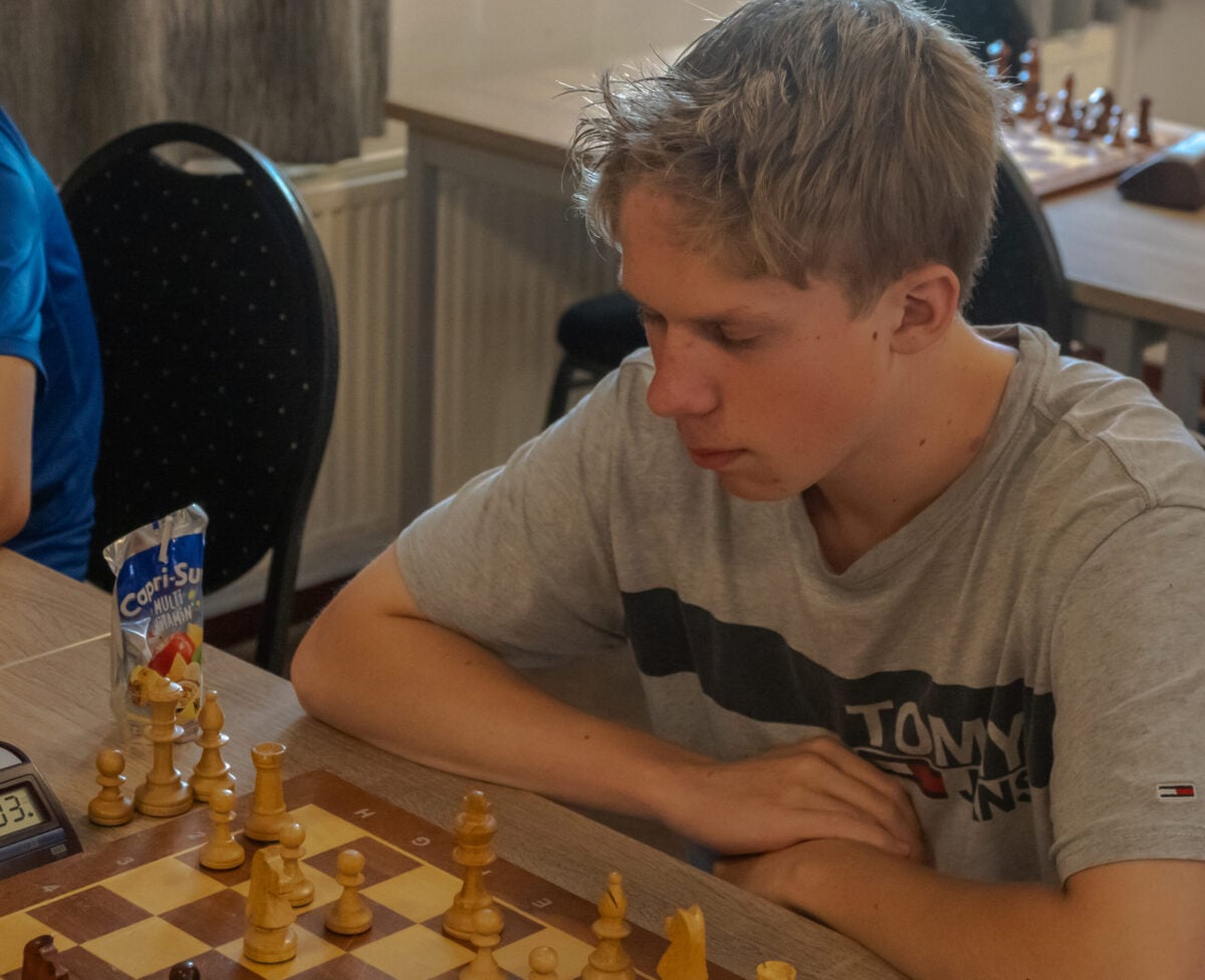 Jeugdschakers presteren goed en verdringen zich in competitietop