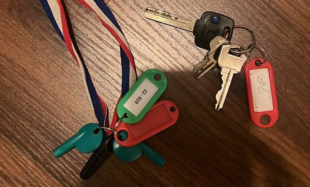 Sleutelbos door brievenbus gegooid, maar is niet van woningeigenaar